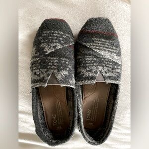 Tom’s slip on flats Tribal wool design